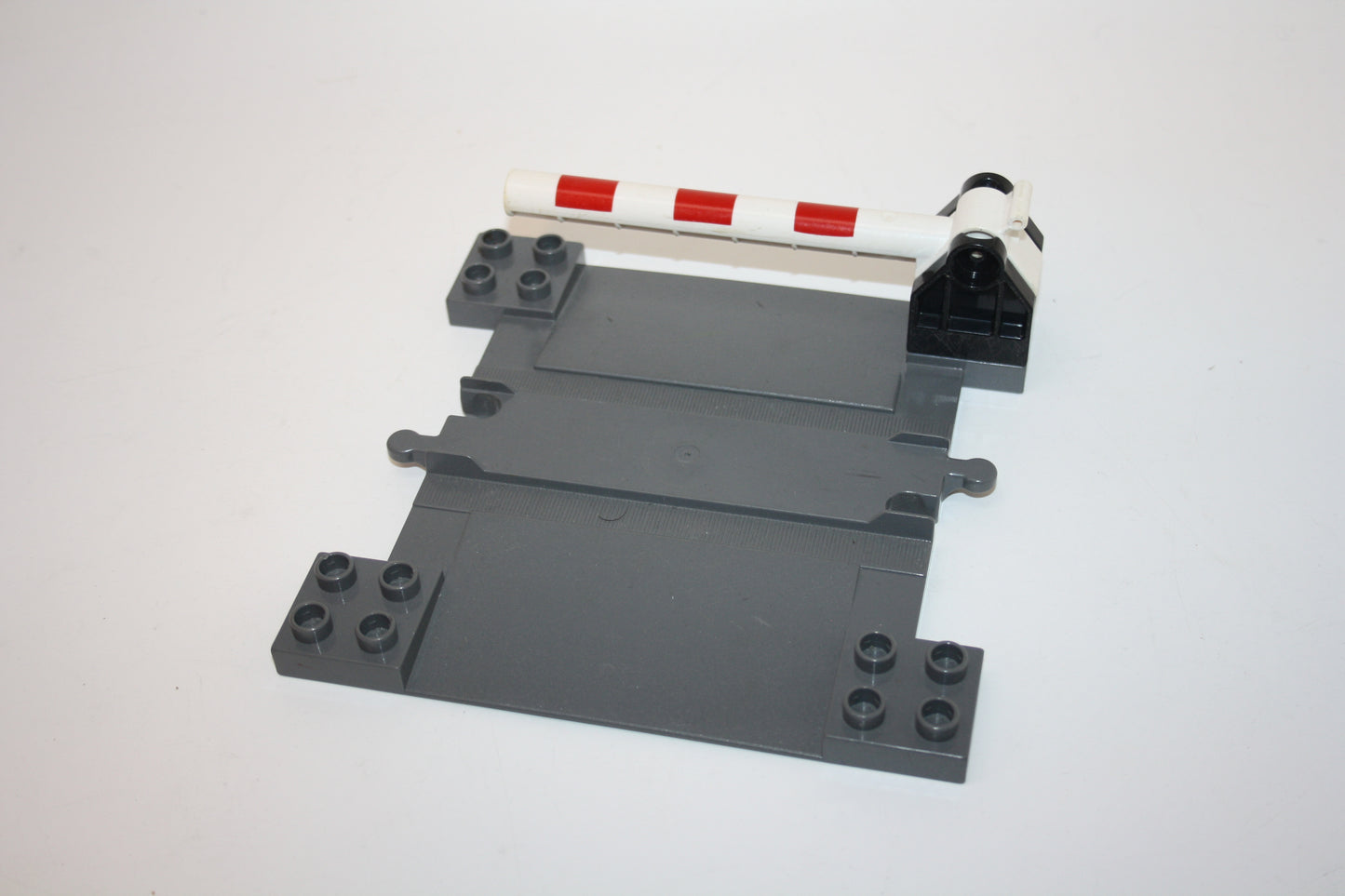 Duplo - Bahnübergang mit moderner Schranke - mit Griff - neugrau/hellgrau - Schienen/Gleis - Eisenbahn