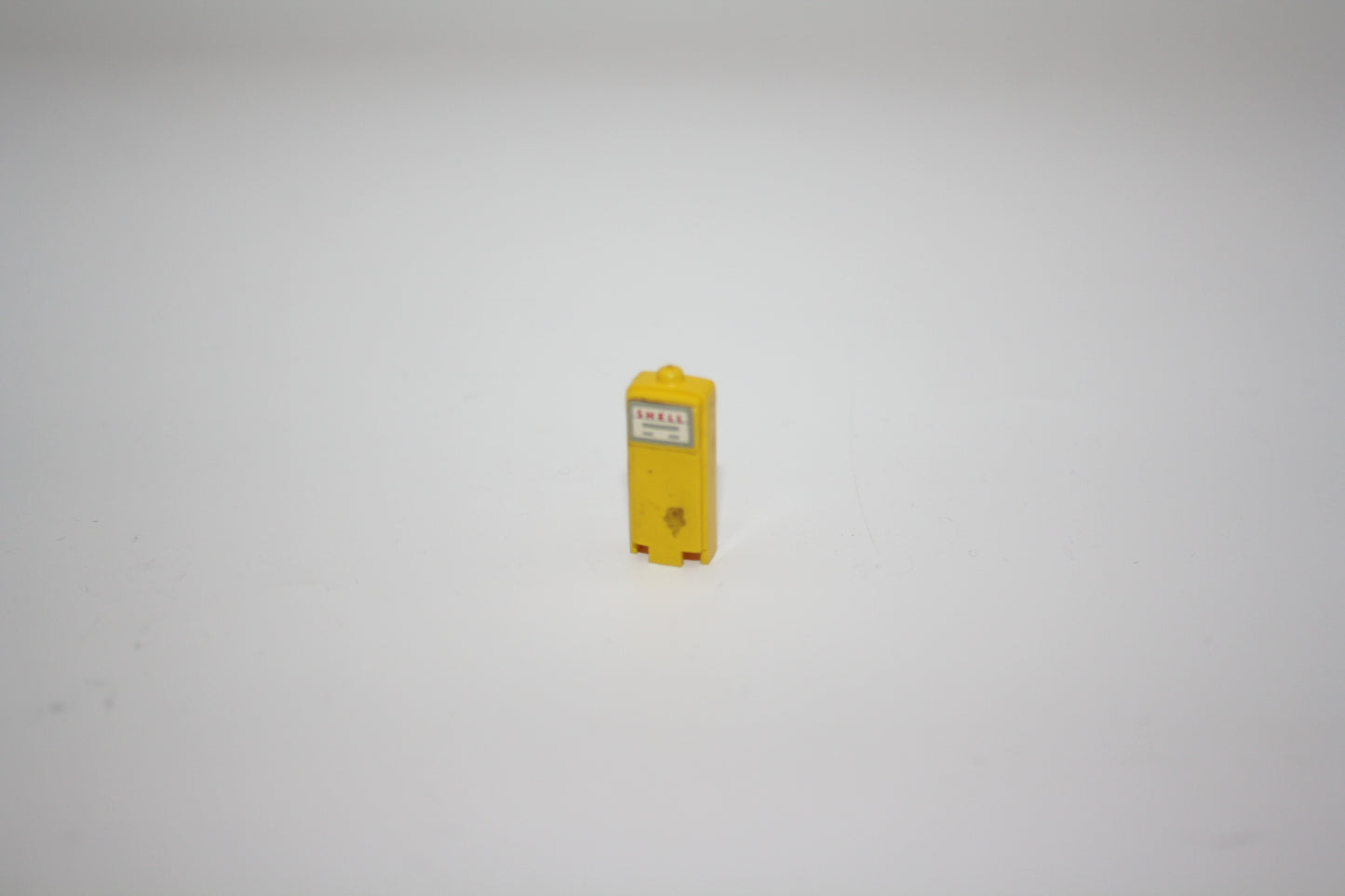 LEGO® - HO-Skala, Zubehör Benzinpumpe mit 'SHELL' auf weißem Hintergrund mit grauem Rand und Linienmuster (Aufkleber) - x1721 - Einzelteile