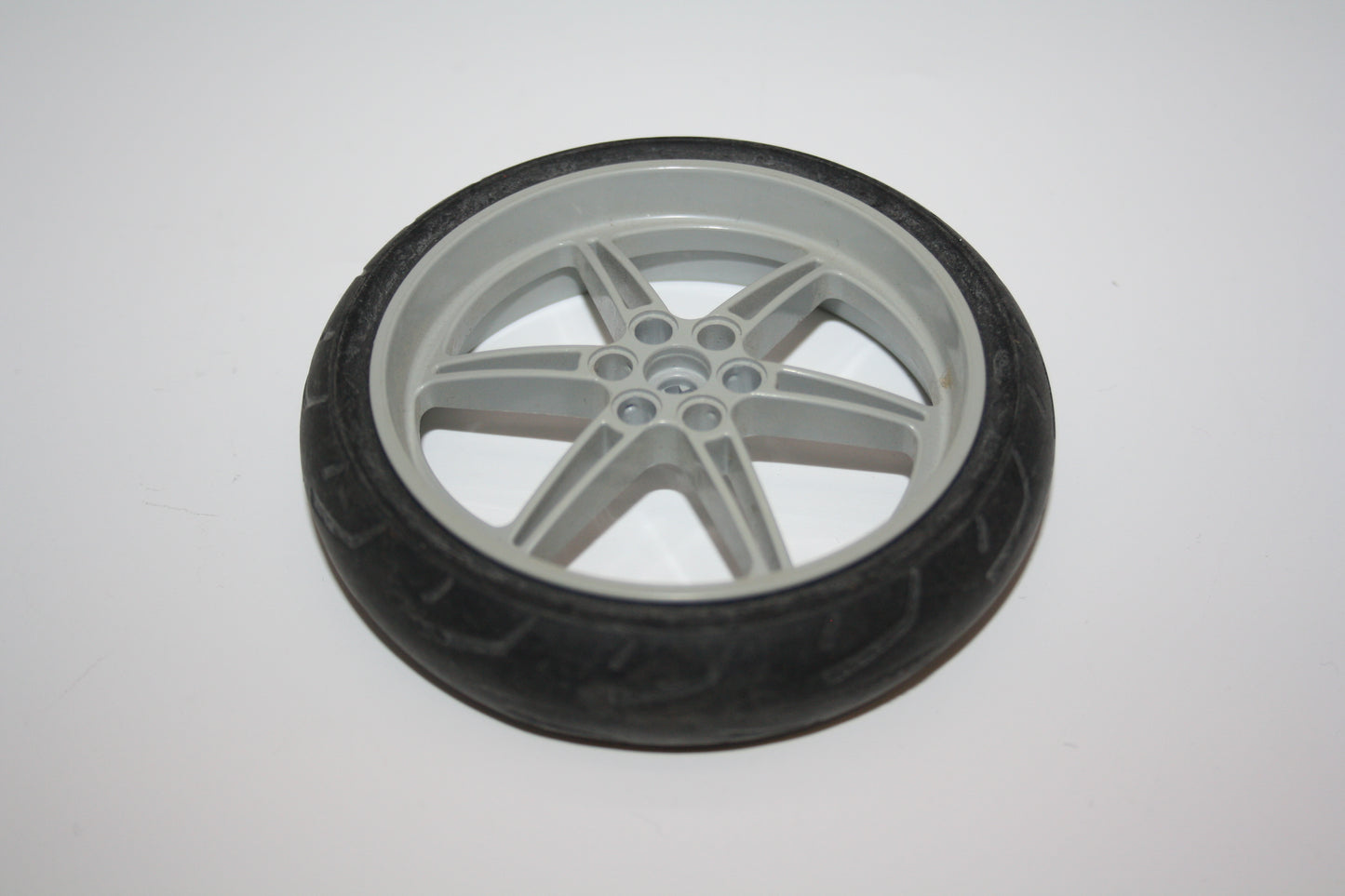 LEGO® Technic - Felge Technic Street Bike (8420) mit schwarzem Reifen Technic Street Bike (8420) - Schmal, Vorne (51378 / 51380) - hellgrau/schwarz - Räder/Reifen