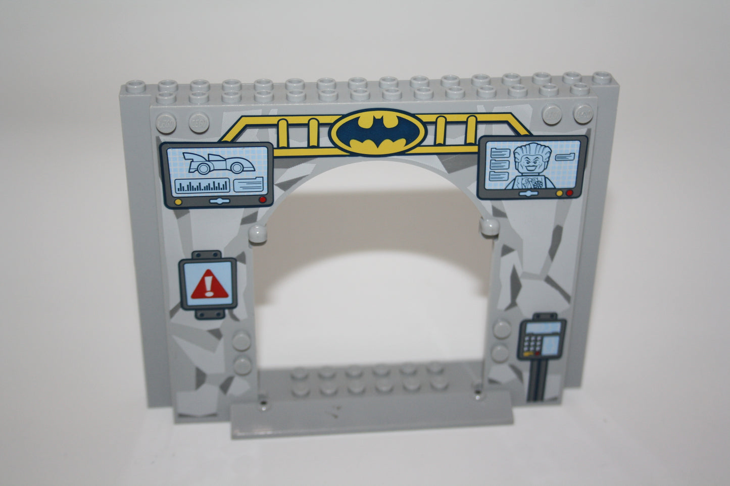 LEGO® - 4x16x10 Panel mit Batman-Logo, Joker und Automuster - hellgrau - 15626pb01 - Bedruckt