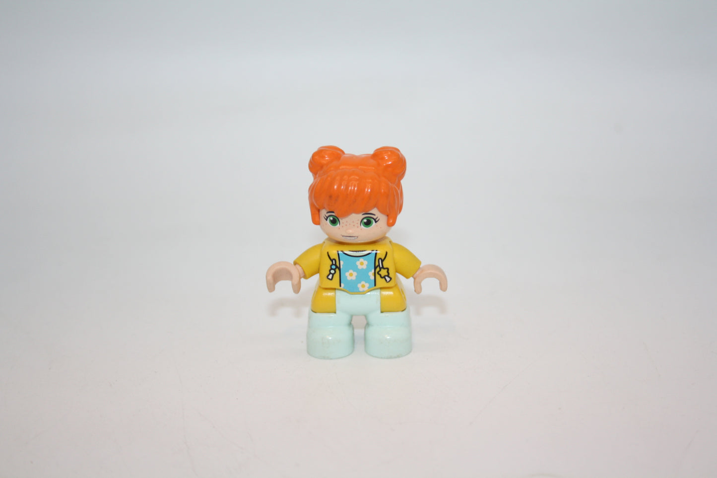Duplo - Mädchen - hellblaue Hose/gelbes Oberteil m. Blumen & Zöpfen - Figur - Fibi