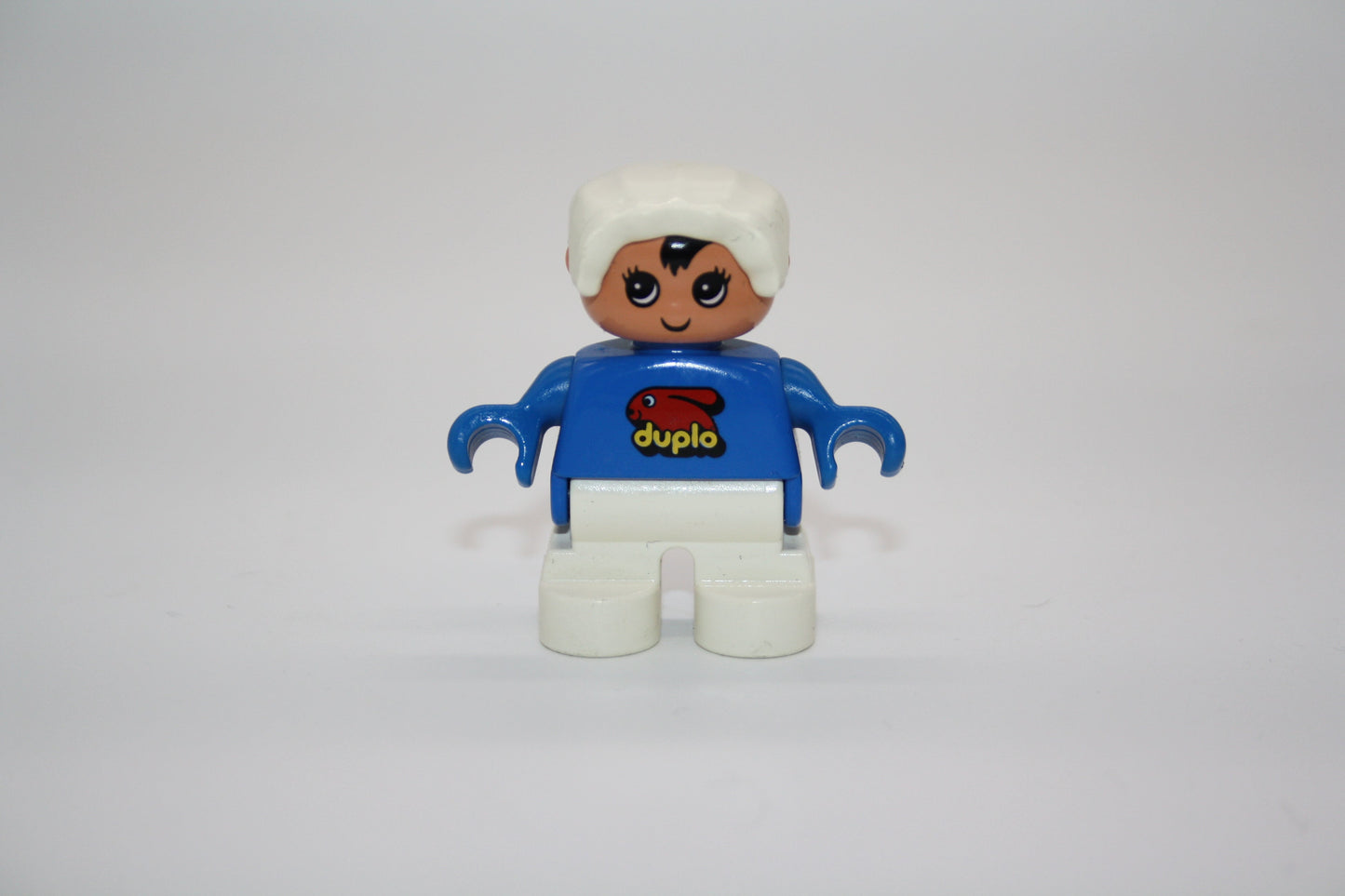 Duplo - Baby - weiße Hose/blaues Oberteil m. Duplo Hase - Figur - Baby