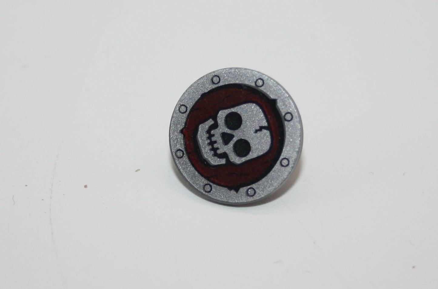 LEGO®- Schutzschild - Orc Schild rund - mit Totenkopf auf dunkelrotem Hintergrund - 59231pb01 - Rüstung