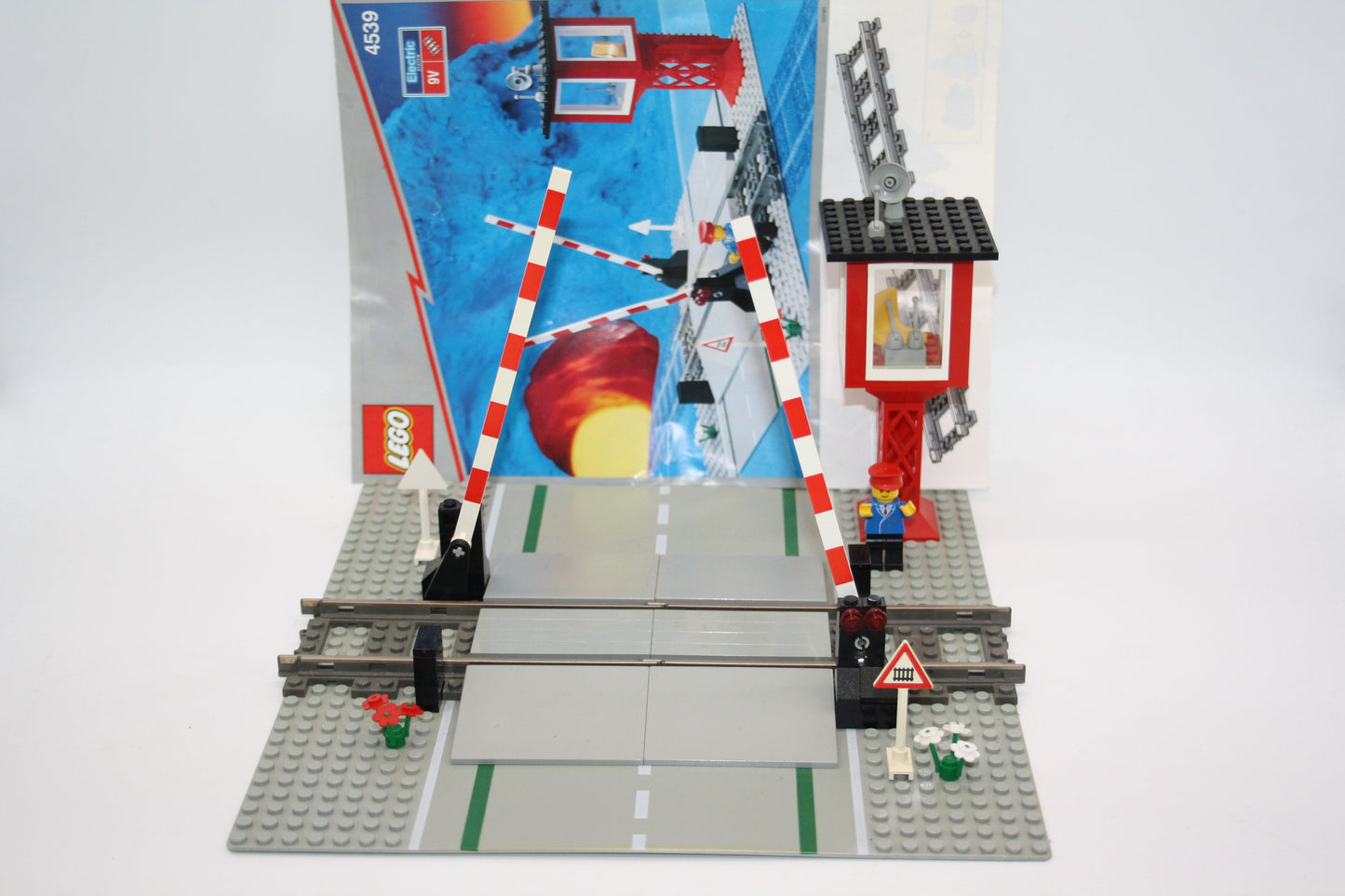 LEGO® Eisenbahn 9V - 4539 Bahnübergang - Sets - inkl. BA