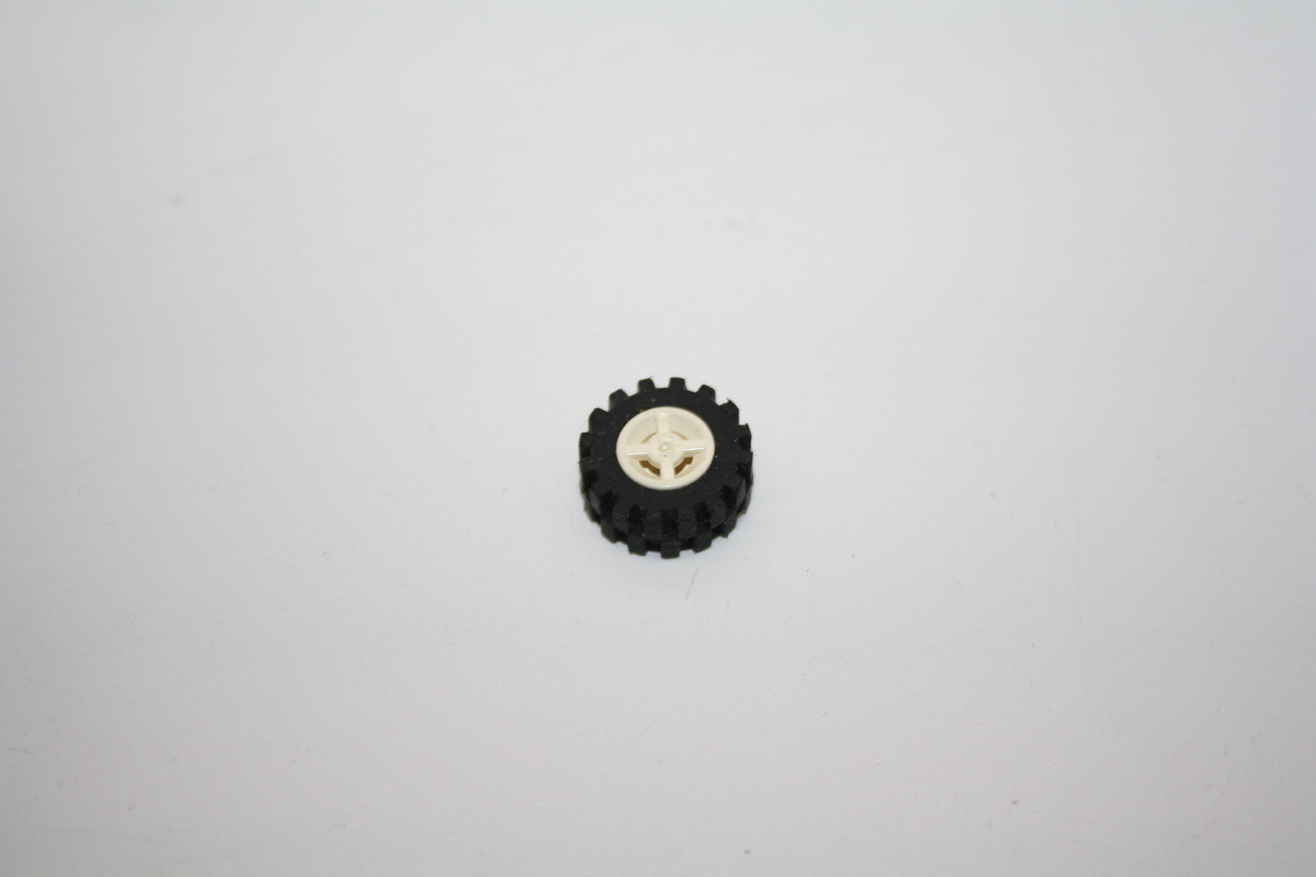 LEGO® - Rad 8mm T. x 6mm mit schwarzem Reifen 15mm - 4624c02 - Reifen/Räder