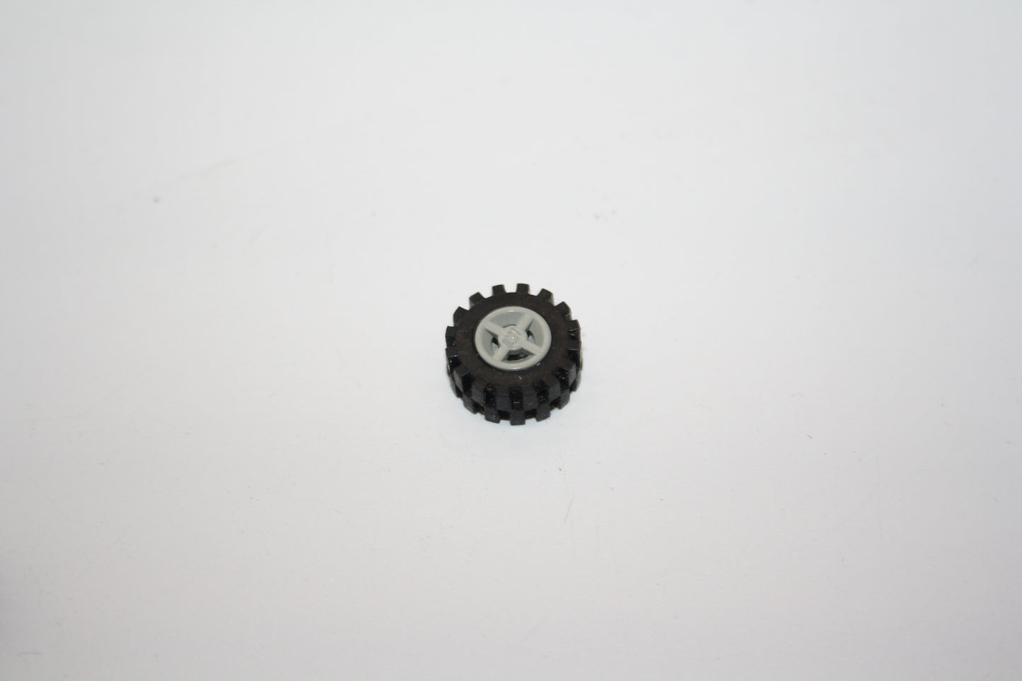 LEGO® - Rad 8mm T. x 6mm mit schwarzem Reifen 15mm - 4624c02 - Reifen/Räder