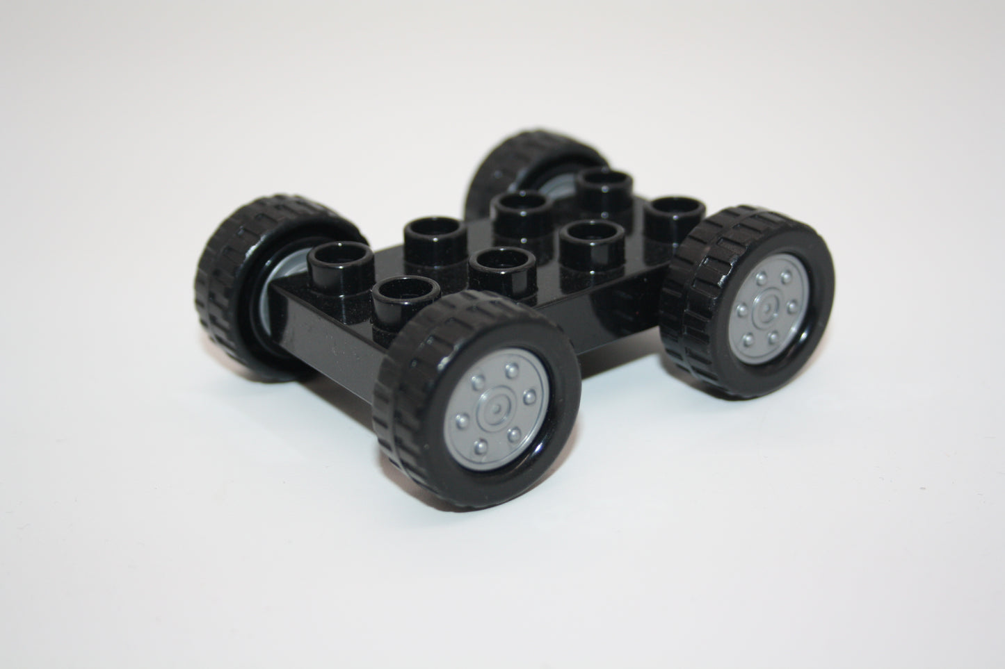 Duplo - Fahrwerke für Autos, Bagger & Co - vers. Farben