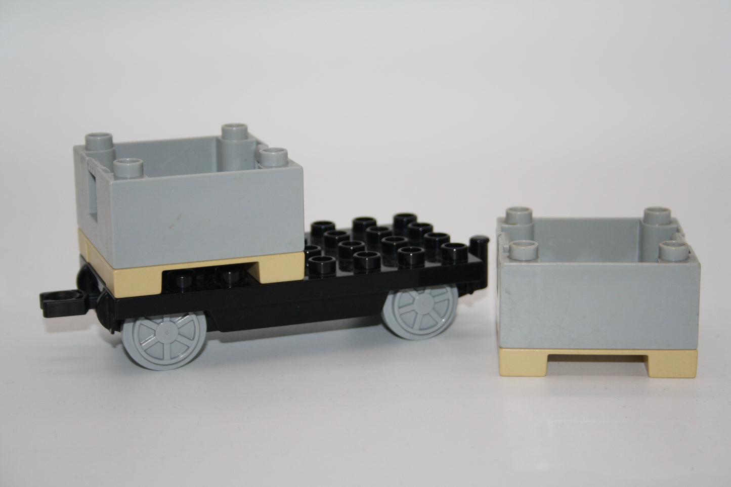 Duplo - Kistenwagen inkl. Paletten - grau - Eisenbahn - Wagon/Waggon