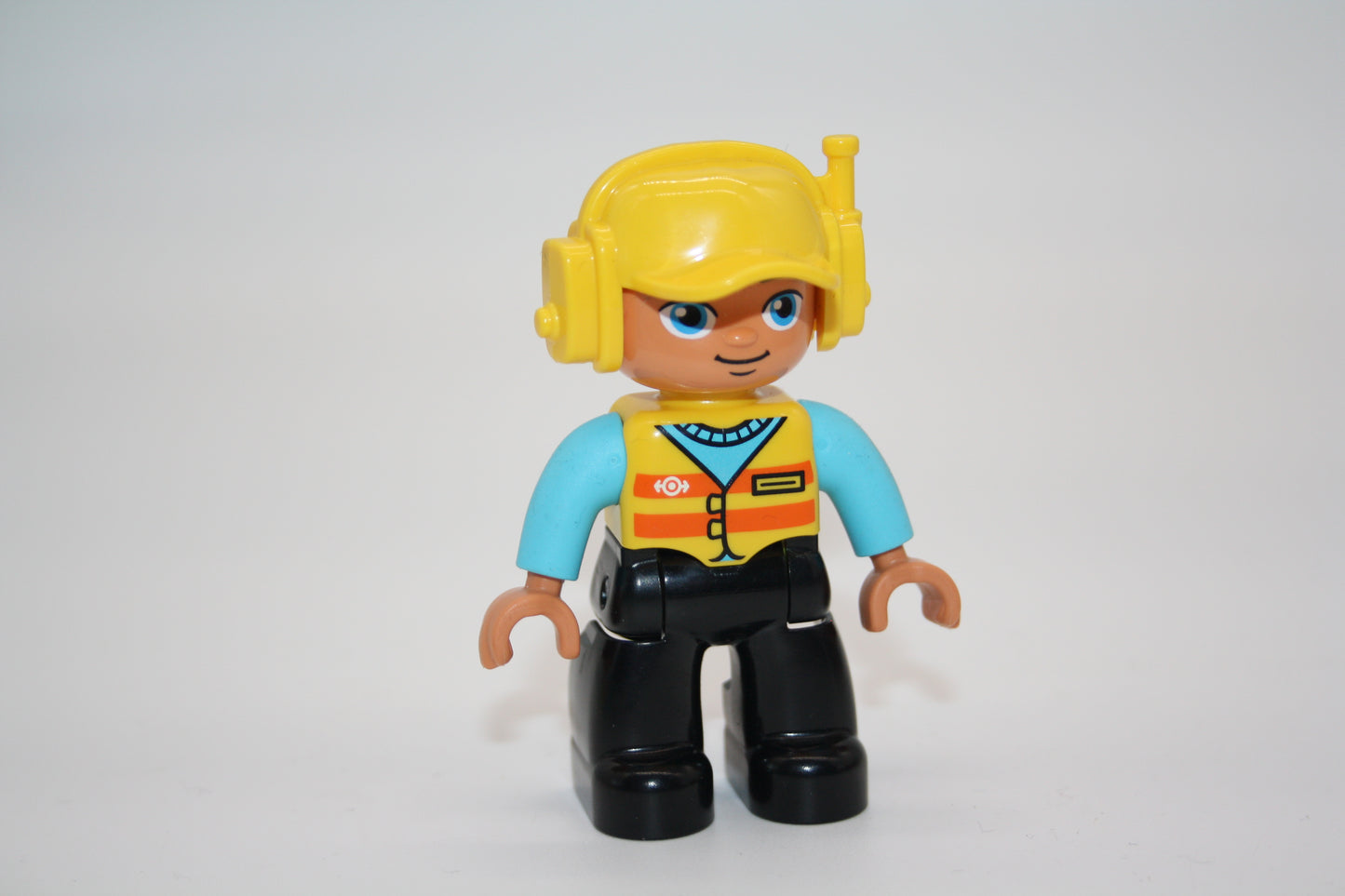 Duplo - Pilot/Bahnarbeiter - schwarze Hose/hellblaues Oberteil/gelbe Weste/gelber Helm - Figur