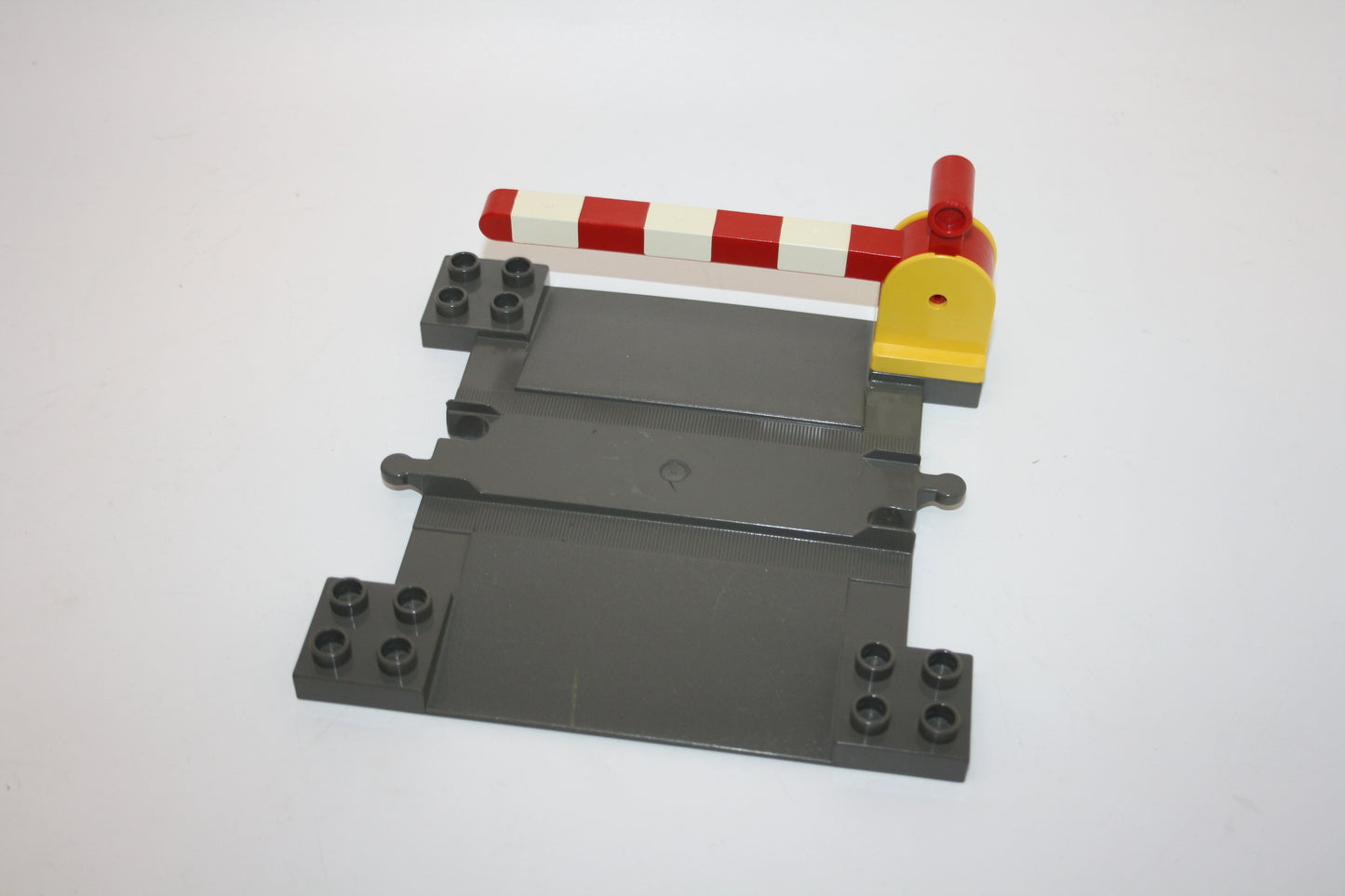 Duplo - Bahnübergang mit gelber Schranke - mit Griff - altgrau/dunkelgrau - Schienen/Gleis - Eisenbahn