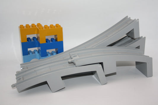 Duplo - Brücke/Eisenbahnbrücke inkl. Stützsteine - weißgrau - Schienen - Eisenbahn