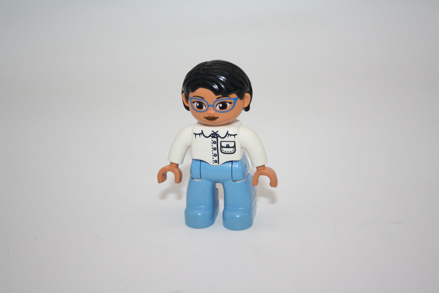 Duplo - Frau -schwarze Haare/ hellblaue Hose/ weiße Bluse - Dagmar - Figur