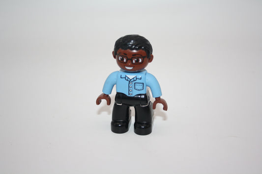 Duplo - Mann - schwarze Hose, hellblaues Hemd & Brille - neue Serie - Mann - Deacon - Figur