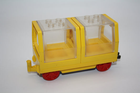Duplo - alter Personenwagen - zuf. Farben - Eisenbahn - Wagon/Waggon