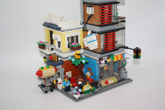 LEGO® - City Set - 31097 Stadthaus mit Zoohandlung & Café