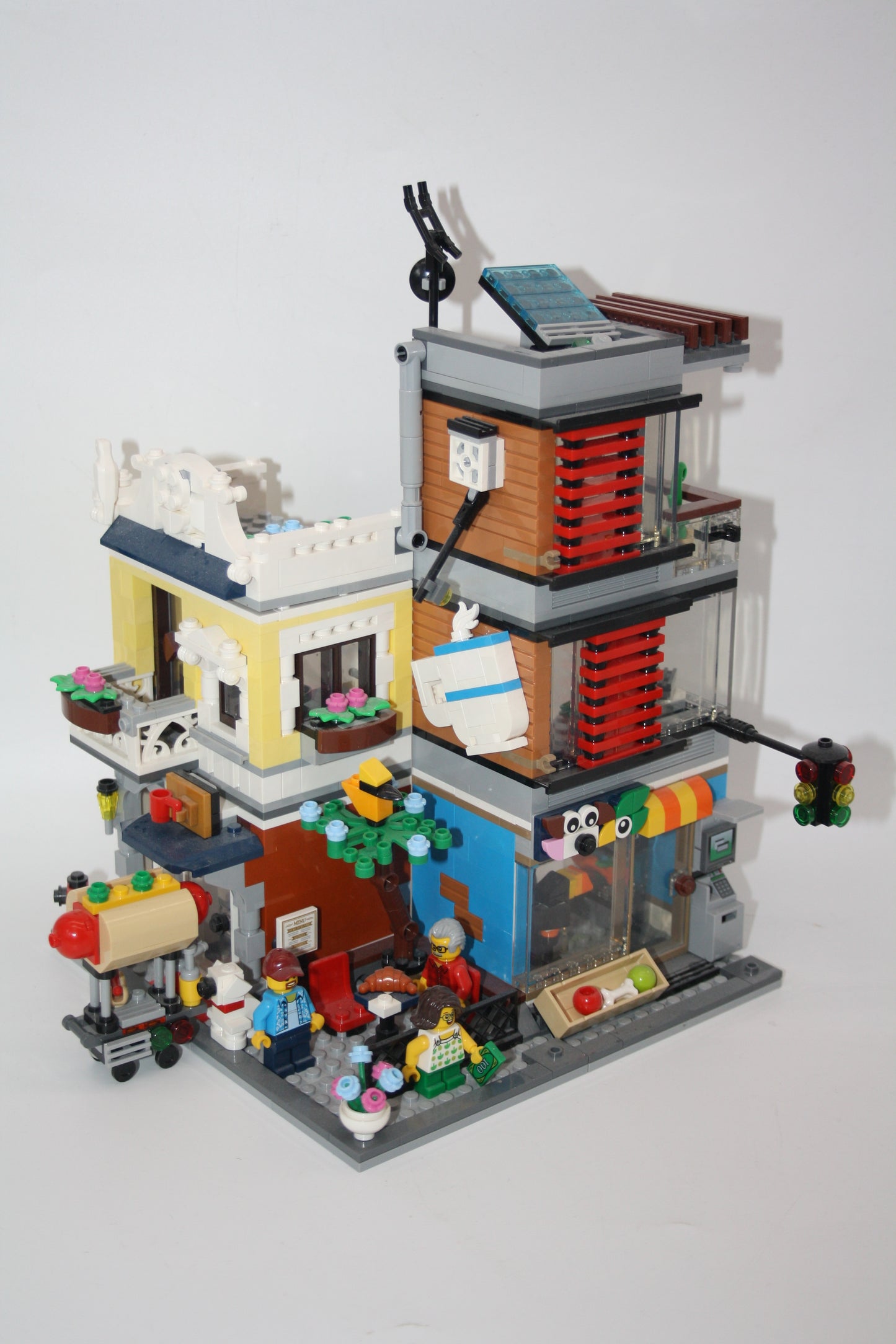 LEGO® - City Set - 31097 Stadthaus mit Zoohandlung & Café