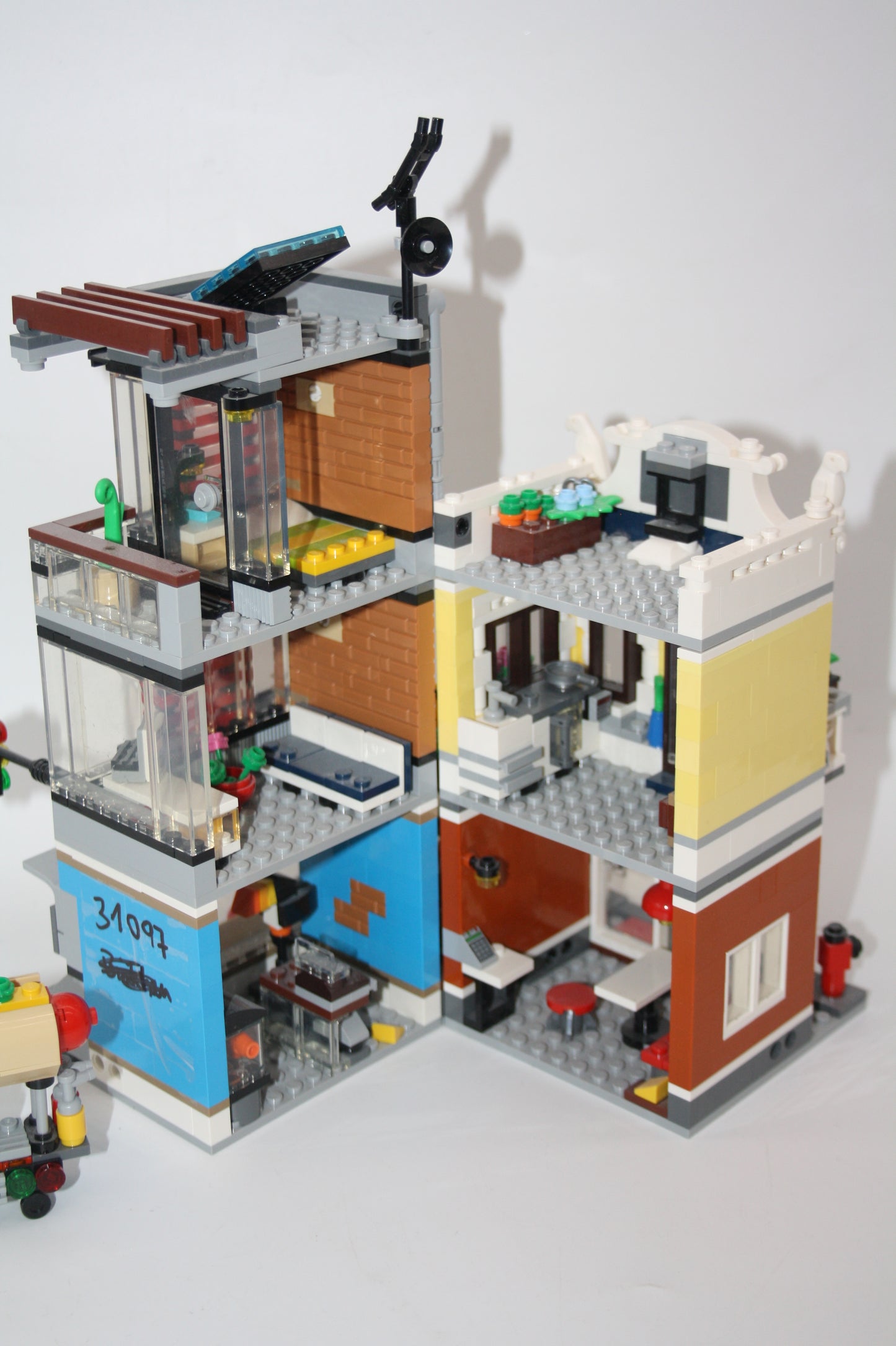 LEGO® - City Set - 31097 Stadthaus mit Zoohandlung & Café