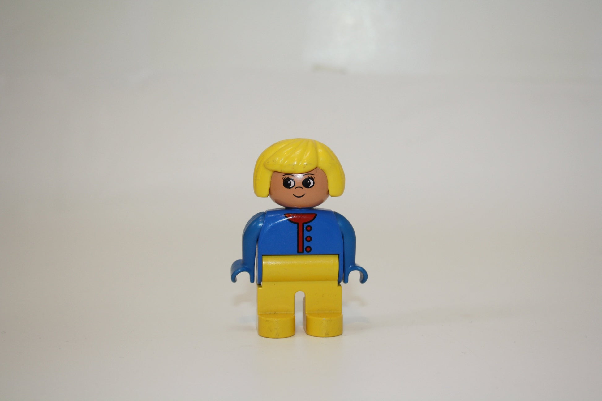Duplo - Frau alt - gelbe Hose/blaues Oberteil gelbe Haare - Figur - Frau