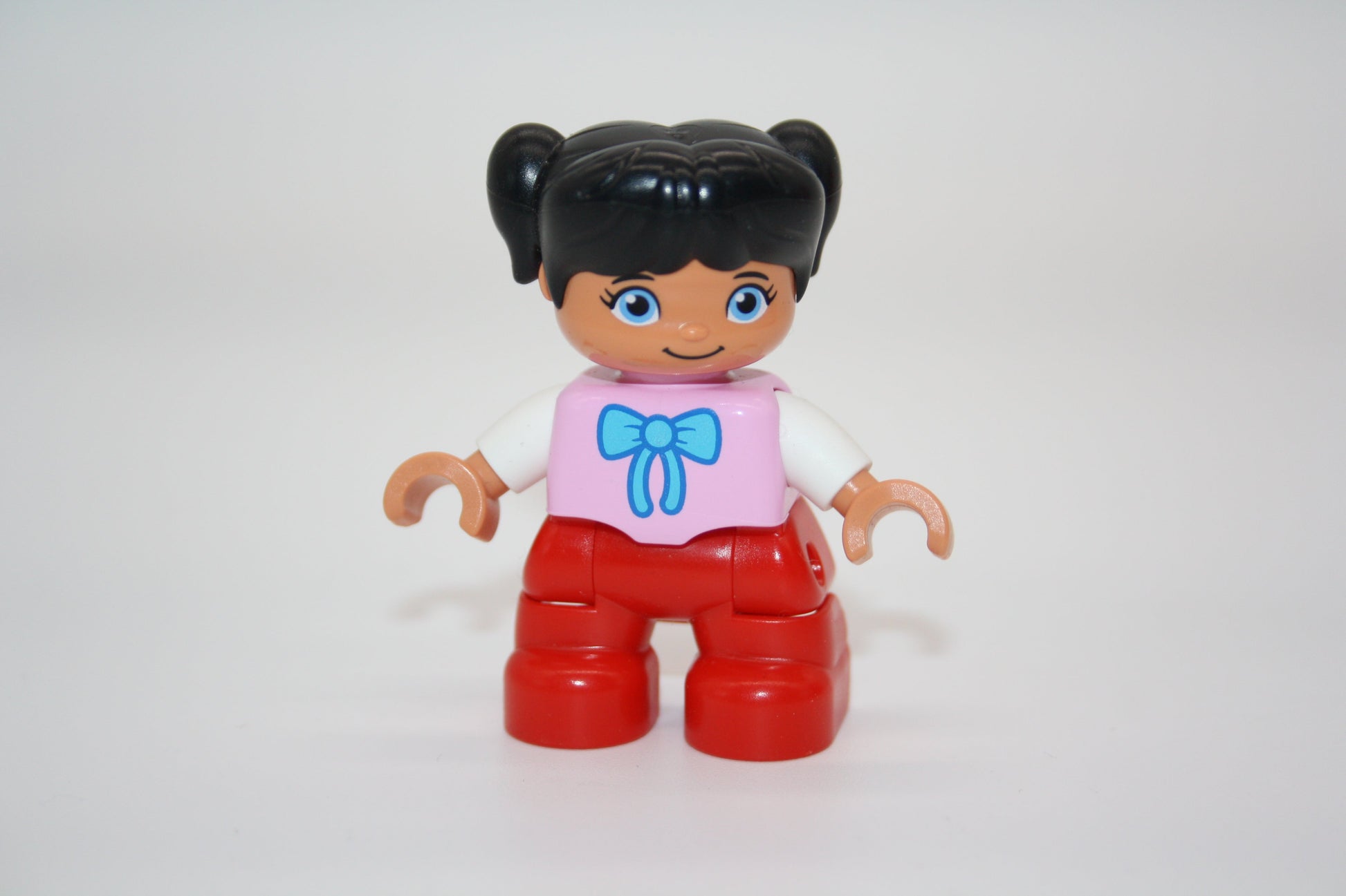 Duplo - Mädchen - rote Hose/Schleife auf Oberteil - Figur - Mädchen