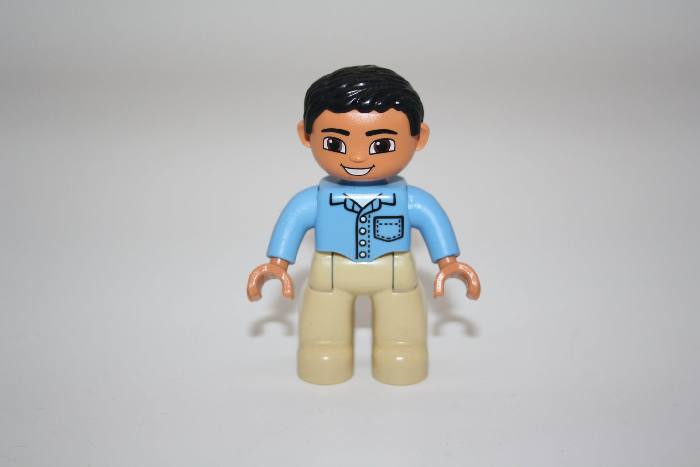 Duplo - Mann - beige Hose/hellblaues Hemd - Figur - Mann