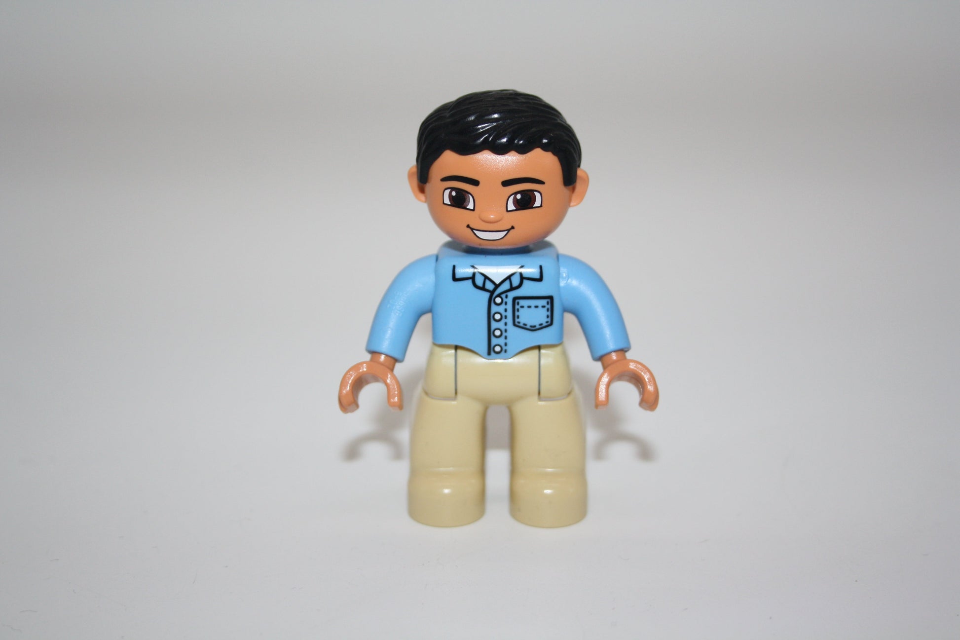 Duplo - Mann - beige Hose/hellblaues Hemd - Figur - Mann