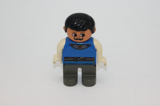 Duplo - Mann in Kostüm - Ritter/Zauberer - Figur - Theater - Frau