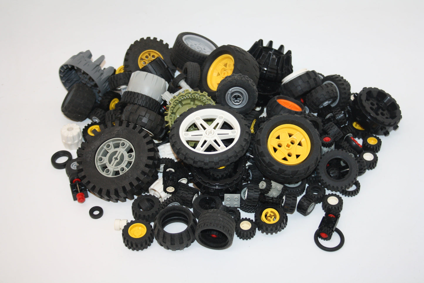 LEGO® - 1kg/1000g Reifen/Räder - Konvolut - Nach Gewicht