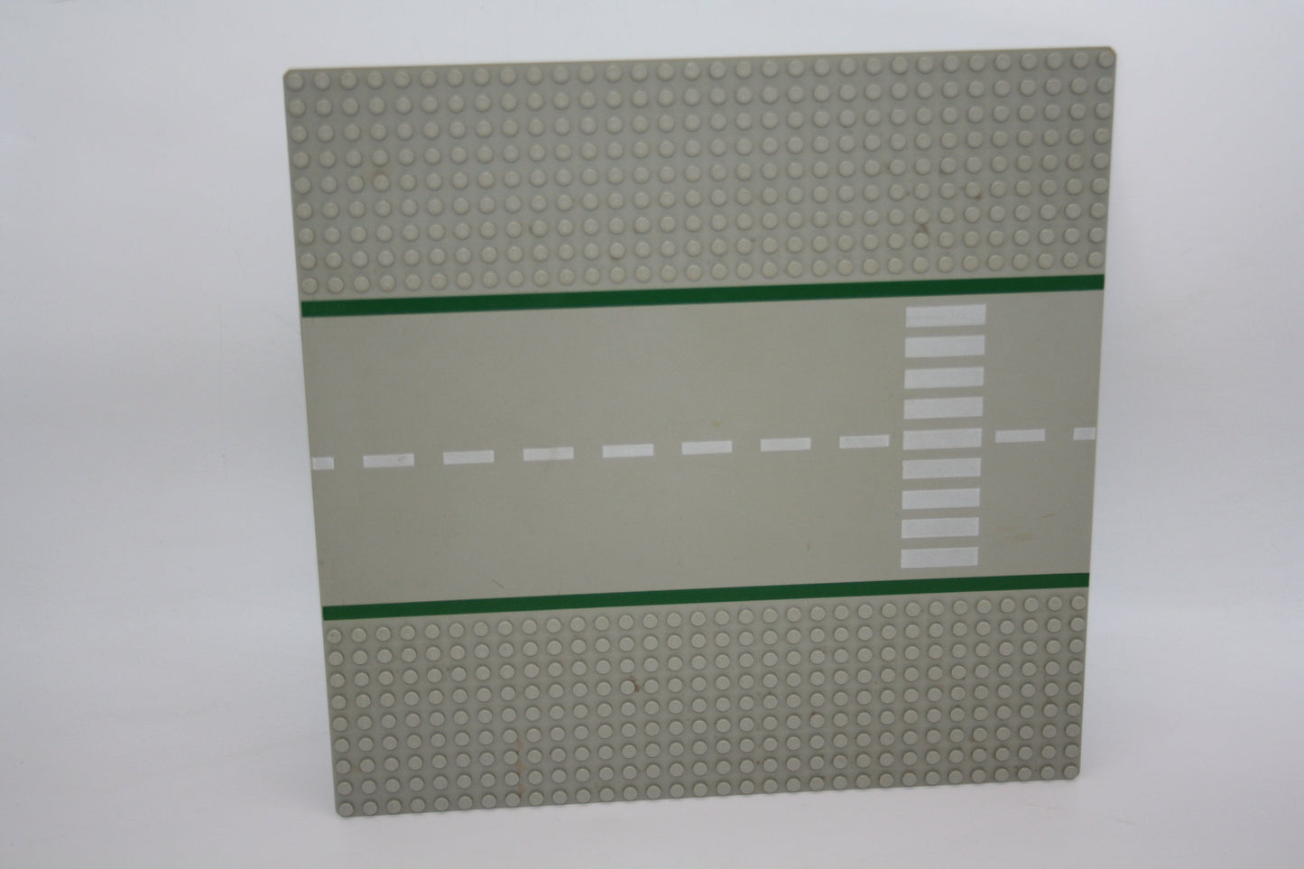 LEGO® - 32x32 Straßenplatte Gerade mit grünen - grau - 80547pb01 - Platten - Base Plate - Platten/Plättchen