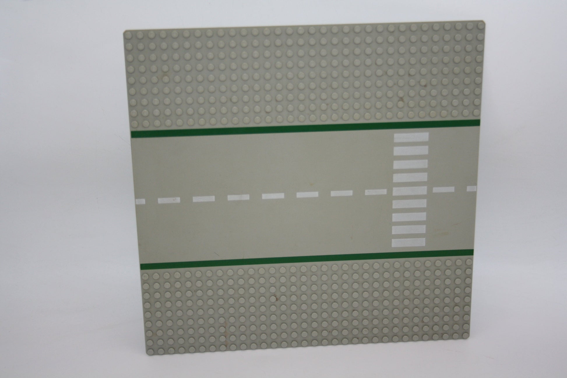 LEGO® - 32x32 Straßenplatte Gerade mit grünen - grau - 80547pb01 - Platten - Base Plate - Platten/Plättchen