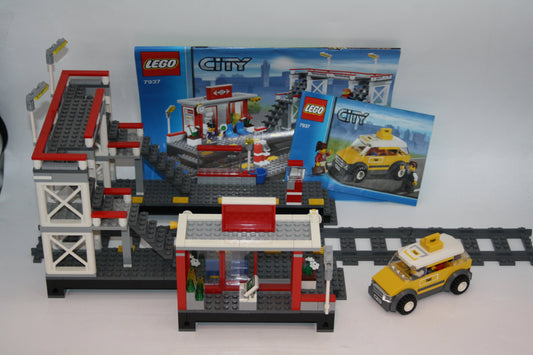 LEGO® City/Eisenbahn Set - 7937 Bahnhof - Waggon/Wagon - inkl. BA - Loks/Waggons