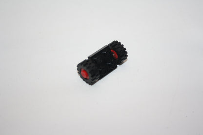 LEGO® - Platte modifiziert 2x2 mit roten Rädern mit schwarzen Reifen 15mm - 122c01assy2 - Reifen/Räder - schwarz
