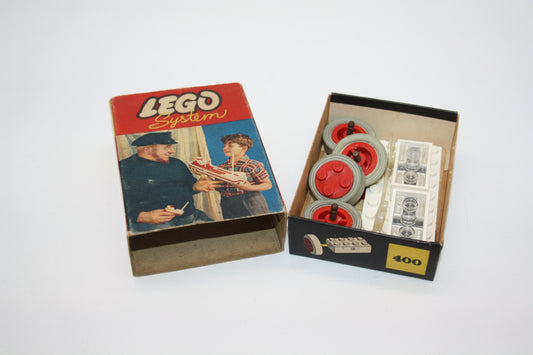 LEGO® Vintage - Set 400 Kleine Räder mit Achsen - inkl. OVP (blauer Hintergrund)