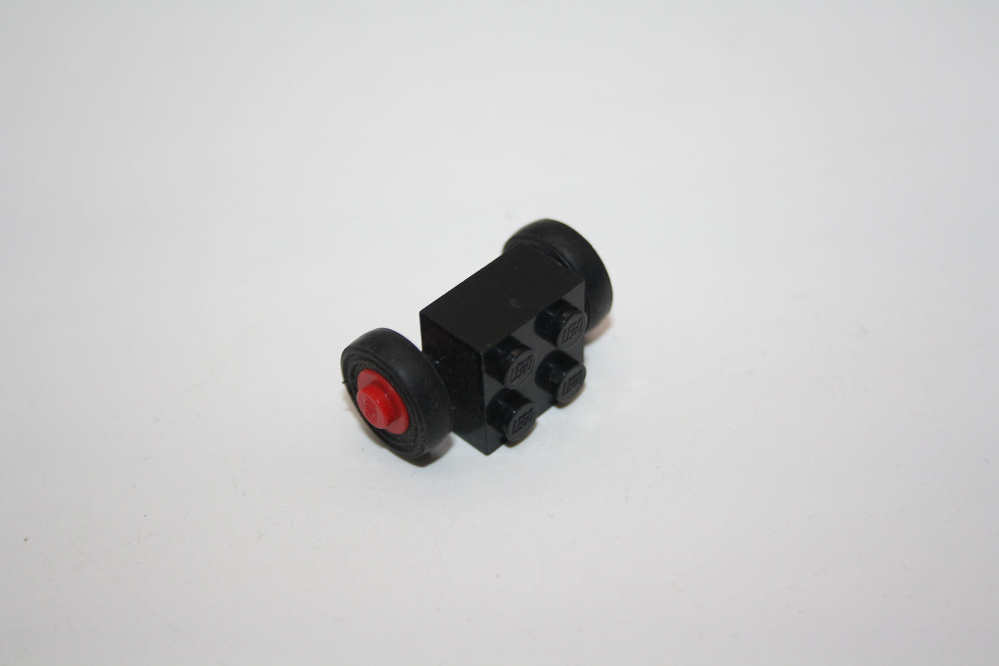 LEGO® - 2x2x1 Achse mit kleinen Einzelreifen - versch. Farben - 3137c01assy1 - Reifen/Räder
