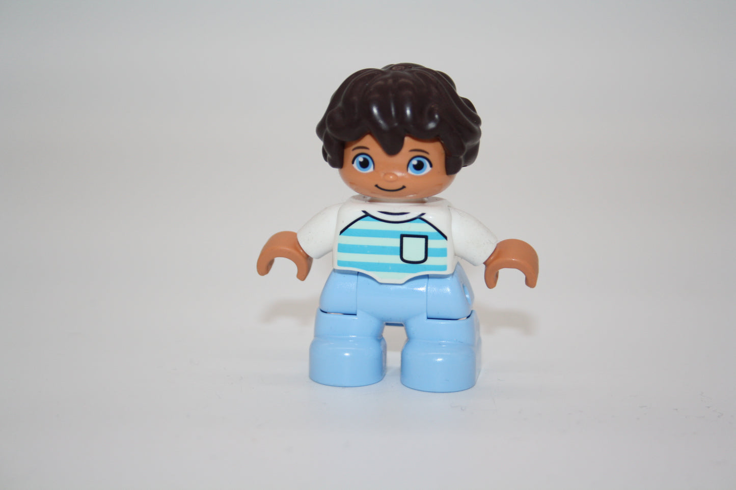Duplo - Junge - hellblaue Hose/weißes Oberteil - Figur