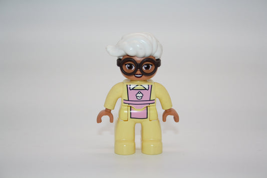 Duplo - Oma modern - gelbe Hose/gelbes Oberteil/Schürze - Brille - Frau - Figur