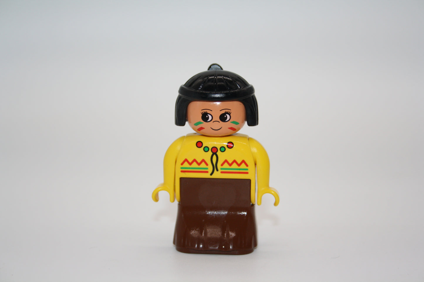 Duplo - Indianer Frau alt - brauner Rock/gelbes Oberteil - Figur