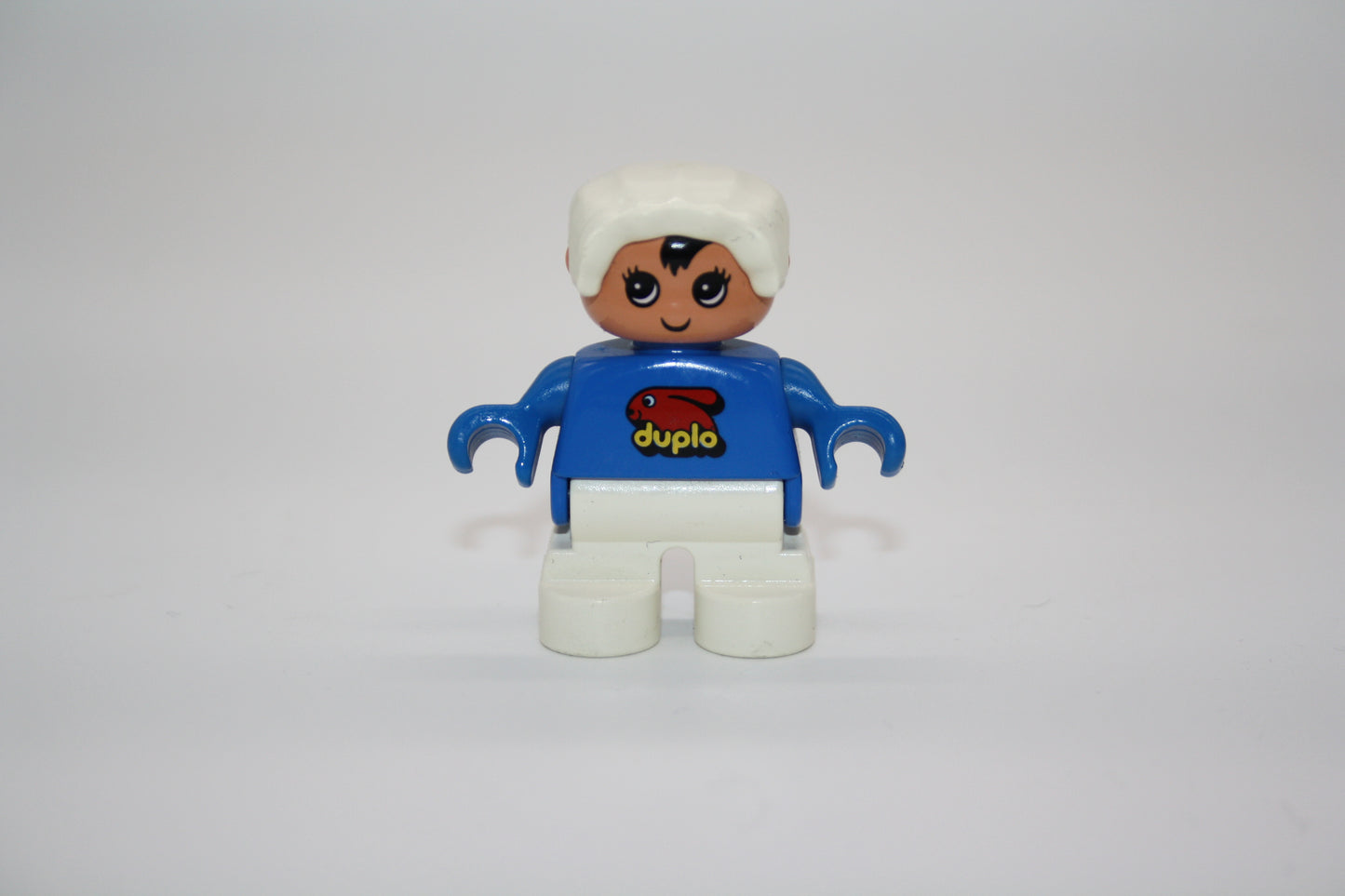 Duplo - Baby - weiße Hose/blaues Oberteil m. Duplo Hase - Figur