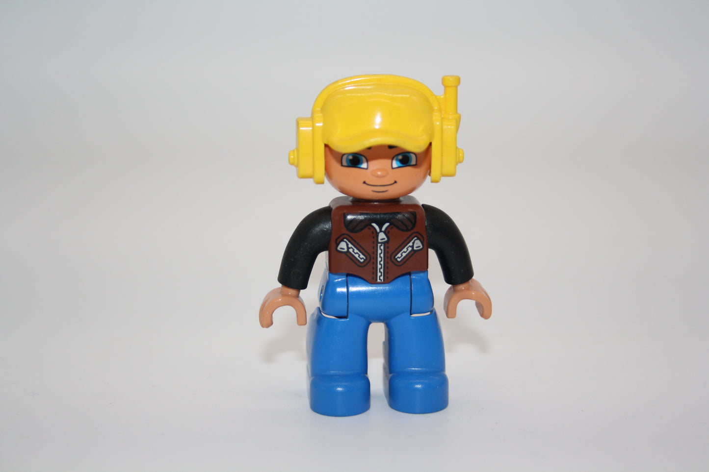 Duplo - Pilot - blaue Hose/schwarz braunes Oberteil/gelber Helm - Figur