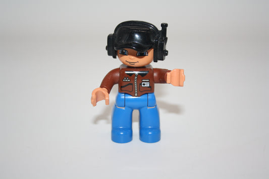 Duplo - Pilot - blaue Hose/braunes Oberteil/scharzer Helm - Figur