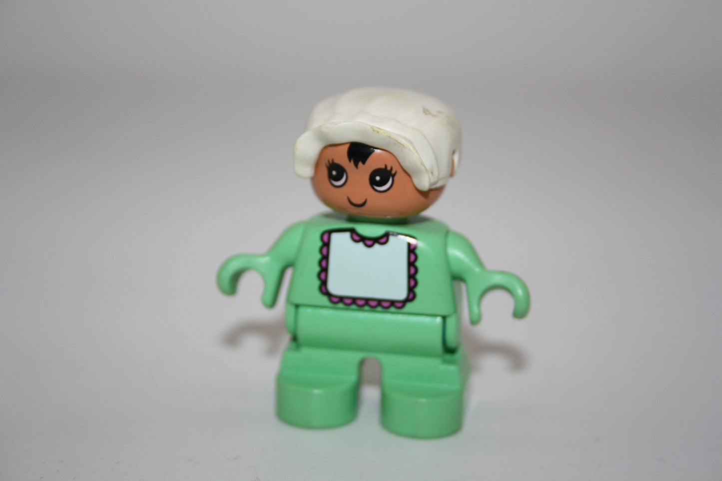 Duplo - Baby - minter Anzug - weißes Lätzchen - Figur