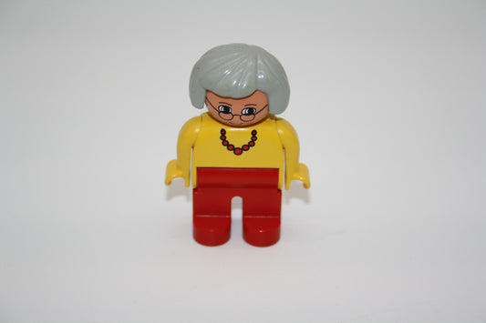 Duplo - Oma alt - rote Hose/gelbes Oberteil mit Kette - Frau - Figur