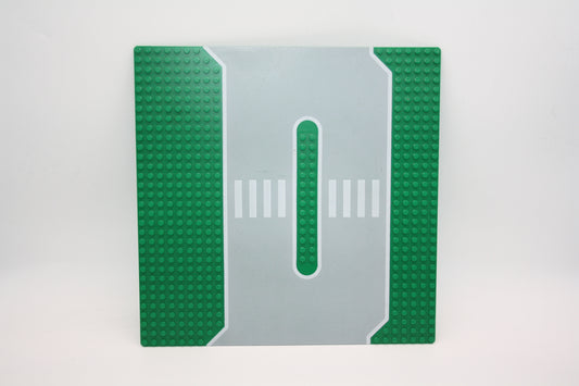 LEGO® - 32x32 Straßenplatte Tankstelle mit weißen Linien und Zebrastreifenmuster - grün - 309px1 - Platten - Base Plate