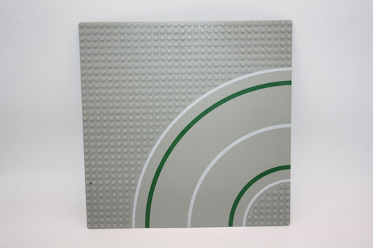 LEGO® - 32x32 Straßenplatte Gebogen/Kurve mit grünen und weißen Linien - grau -  2359p01 - Platten - Base Plate
